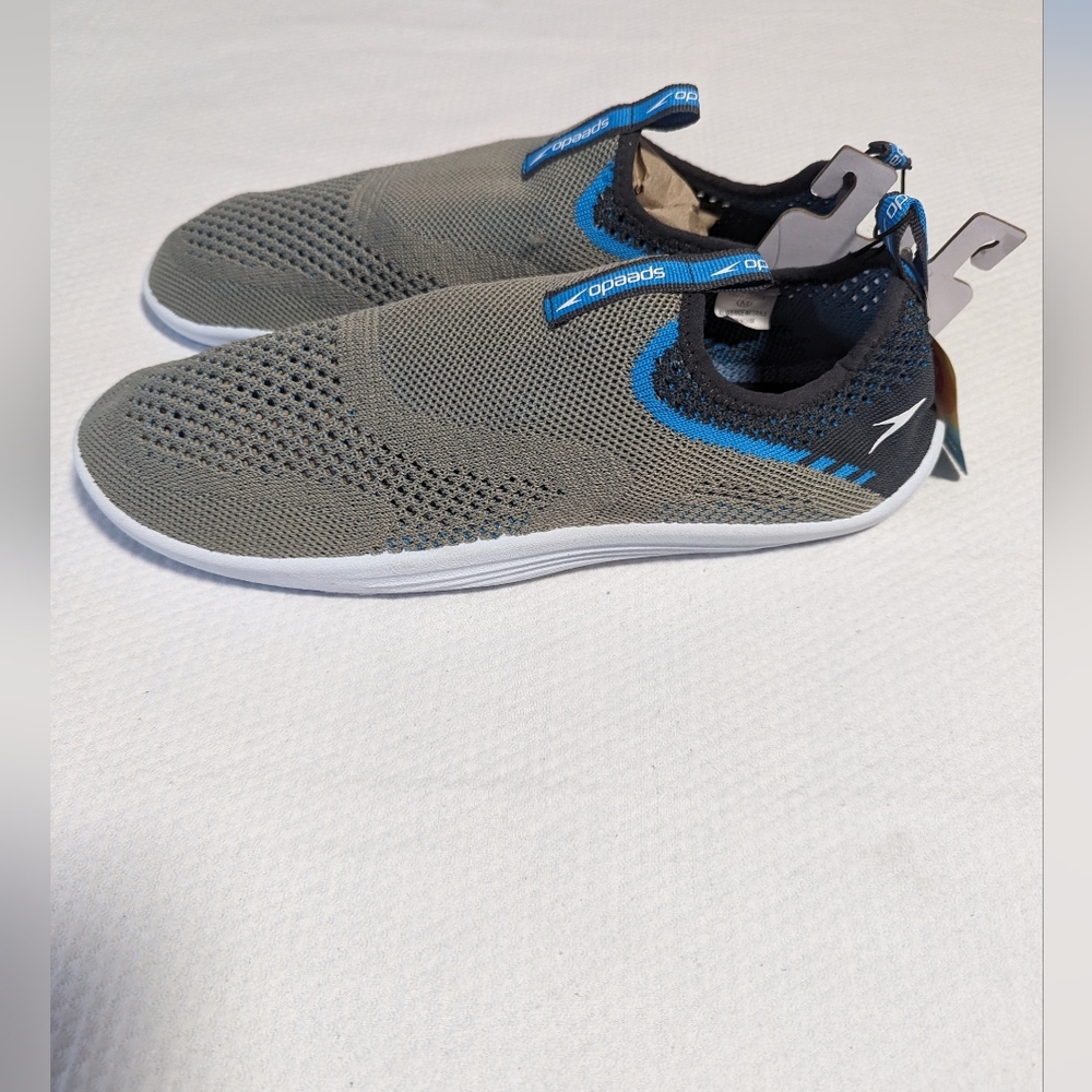 SPEEDO Gray Blue Slip On Water Socks Shoes Pool Deck Womens Size S (9-10).